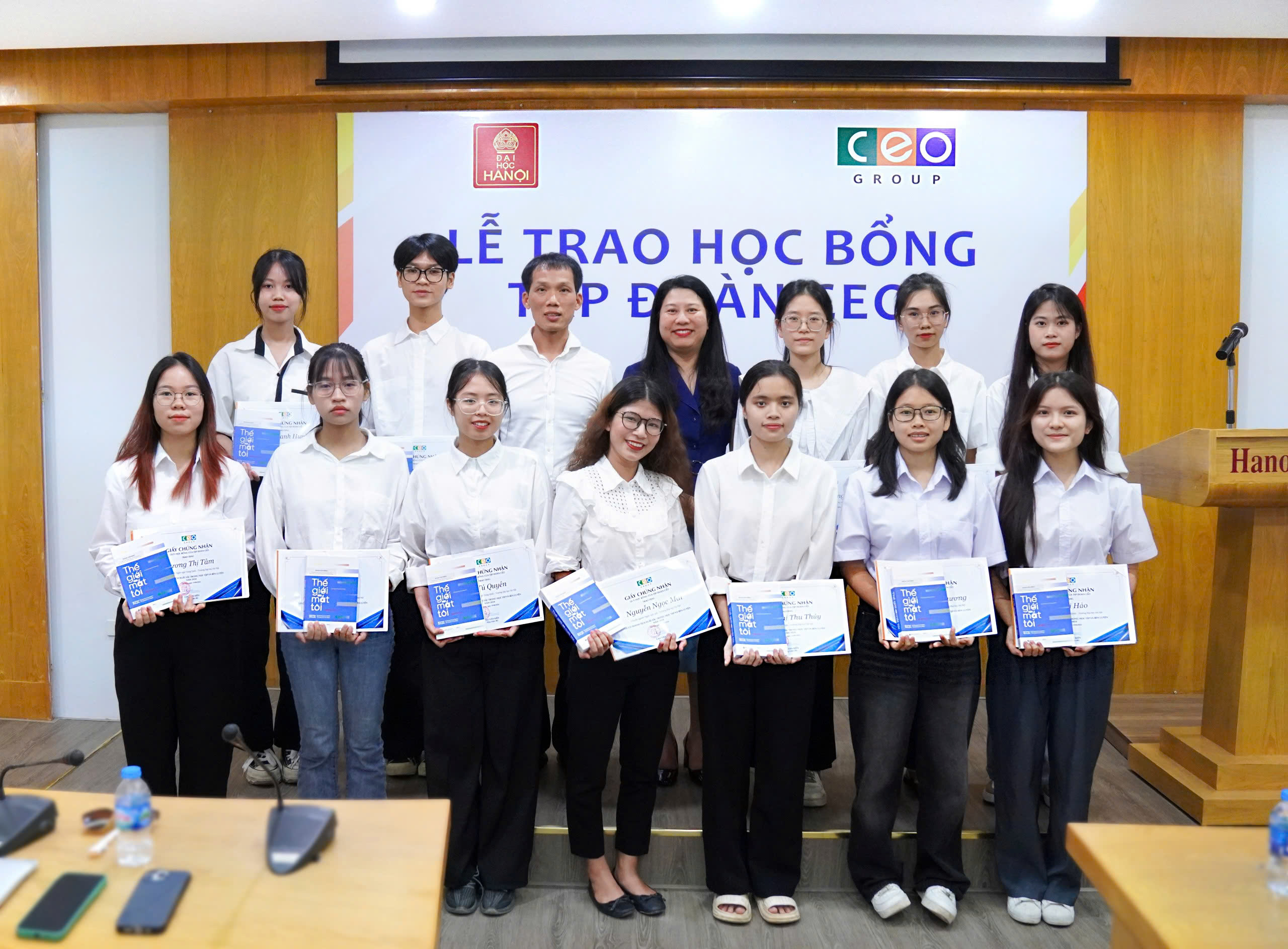 Tập đoàn CEO trao học bổng cho sinh viên Trường Đại học Hà Nội - Tập đoàn CEO